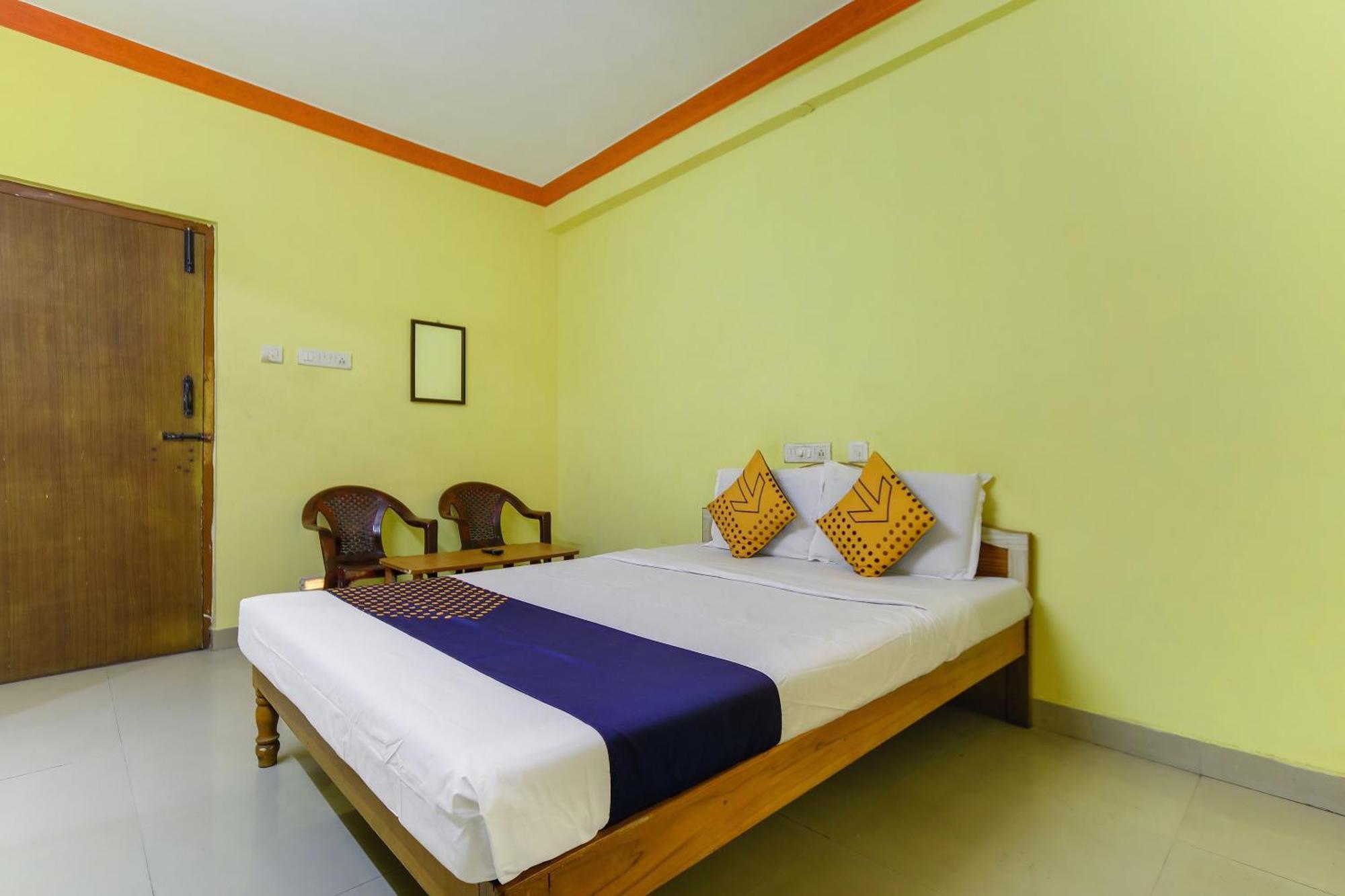 Spot On 75475 Cn Guest House Ченнаи Экстерьер фото